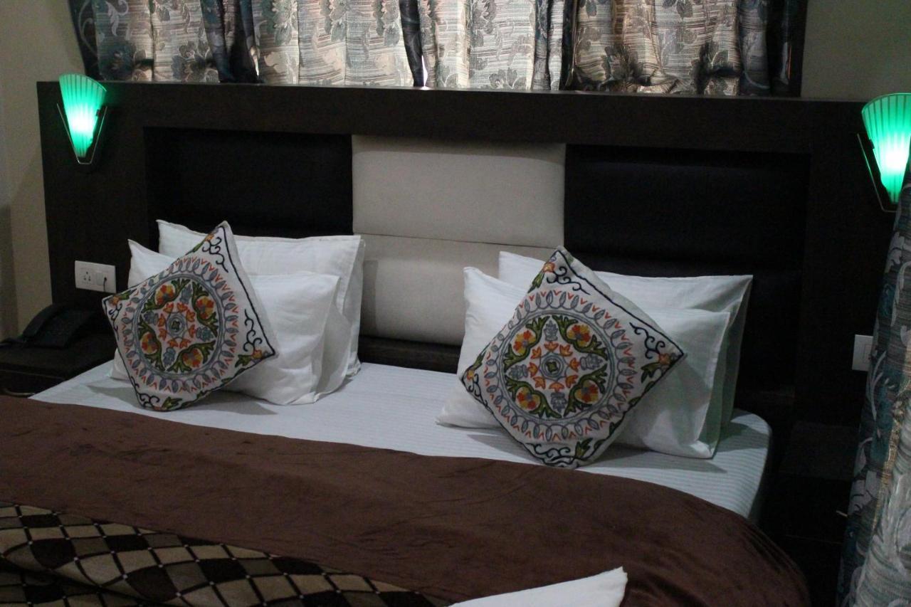 Hotel Samar Срінагар Екстер'єр фото